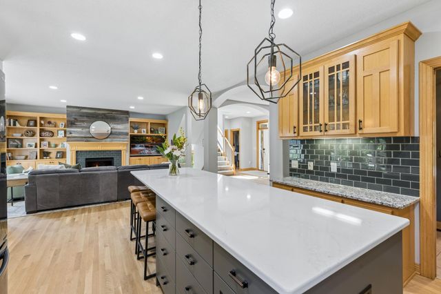 10423 Raleigh Road, Woodbury, MN 55129