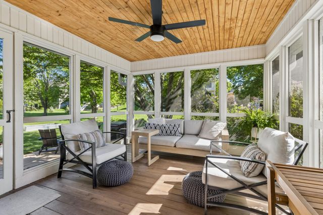 10423 Raleigh Road, Woodbury, MN 55129
