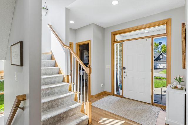10423 Raleigh Road, Woodbury, MN 55129