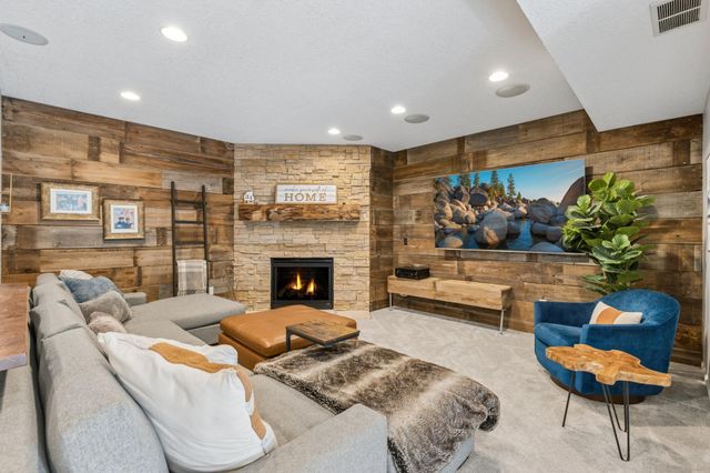 10423 Raleigh Road, Woodbury, MN 55129