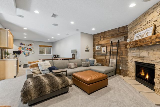 10423 Raleigh Road, Woodbury, MN 55129