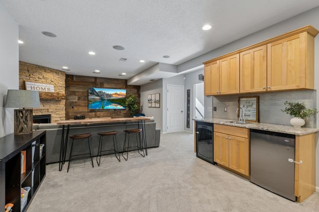 10423 Raleigh Road, Woodbury, MN 55129