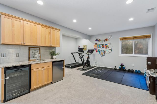 10423 Raleigh Road, Woodbury, MN 55129