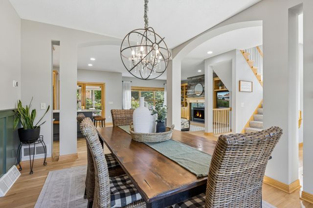 10423 Raleigh Road, Woodbury, MN 55129