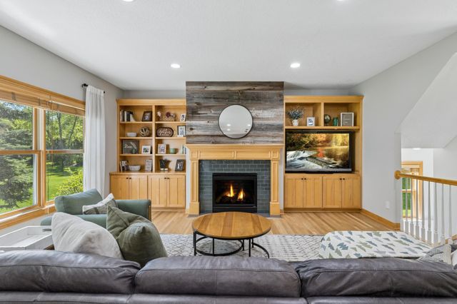 10423 Raleigh Road, Woodbury, MN 55129