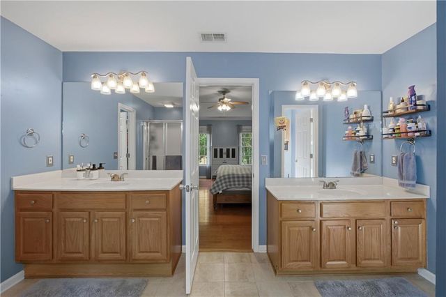 49 TIMBERLAKE Cove NE, Cartersville, GA 30121