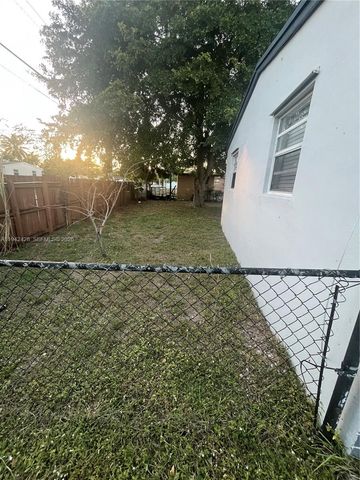 700 N 68th Way, Hollywood, FL 33024