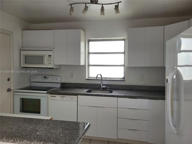 1020 94th St 503, Bay Harbor Islands, FL 33154