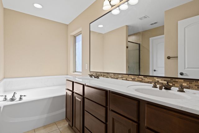 104 Kenswick St., Henderson, TX 75652