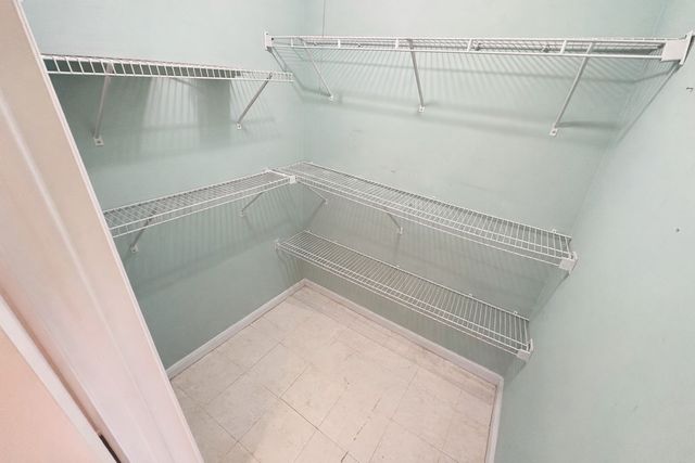 803 Brook Drive 5, Streamwood, IL 60107