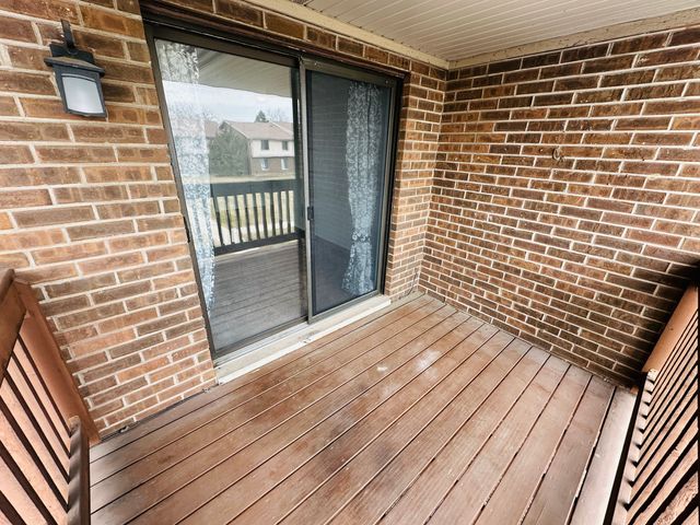 803 Brook Drive 5, Streamwood, IL 60107