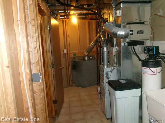 62181 Arlington Circle 4, South Lyon, MI 48178