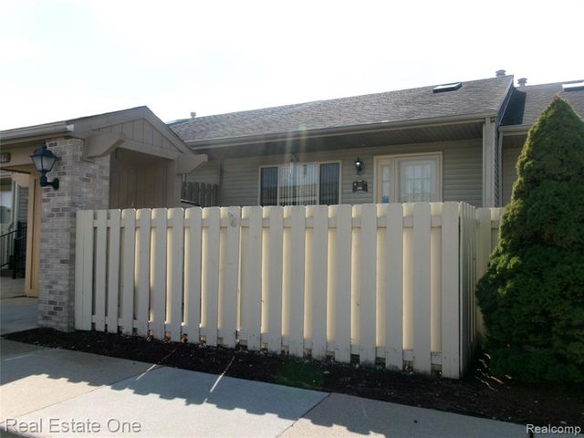 62181 Arlington Circle 4, South Lyon, MI 48178