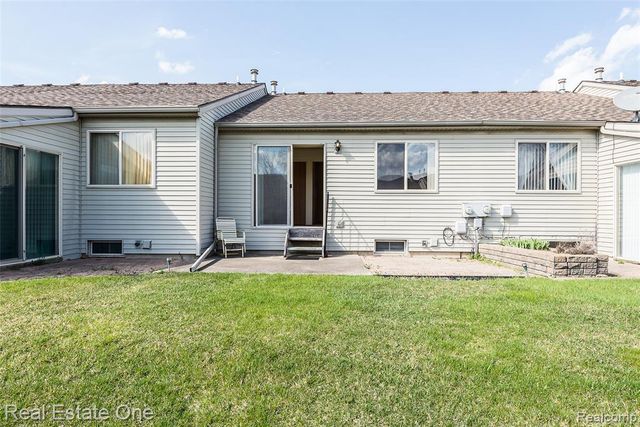62181 Arlington Circle 4, South Lyon, MI 48178