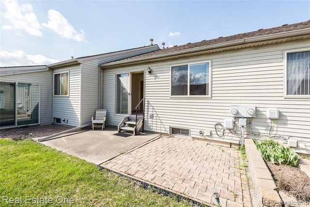 62181 Arlington Circle 4, South Lyon, MI 48178