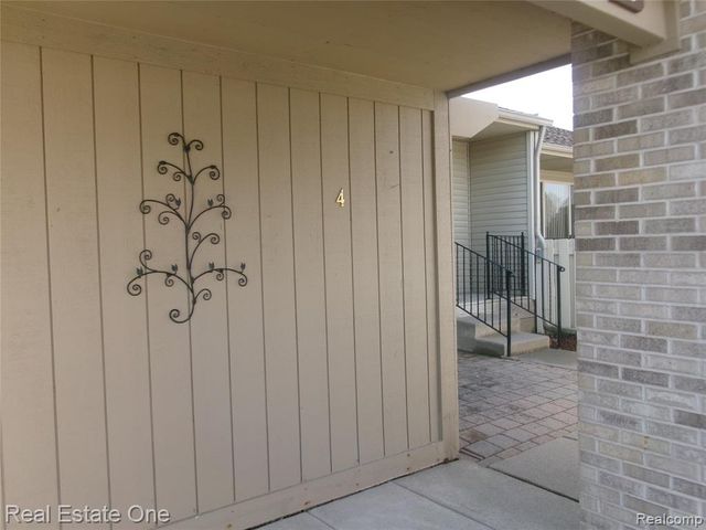 62181 Arlington Circle 4, South Lyon, MI 48178