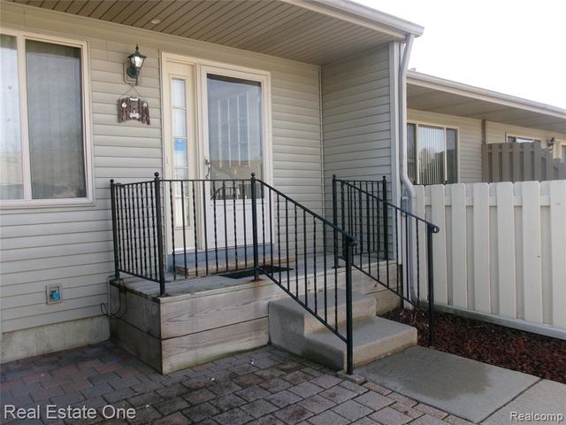 62181 Arlington Circle 4, South Lyon, MI 48178