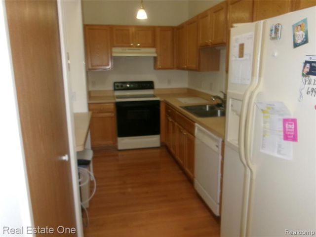 62181 Arlington Circle 4, South Lyon, MI 48178