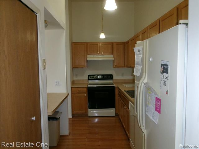 62181 Arlington Circle 4, South Lyon, MI 48178