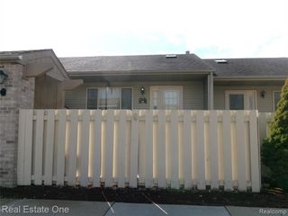 62181 Arlington Circle 4, South Lyon, MI 48178