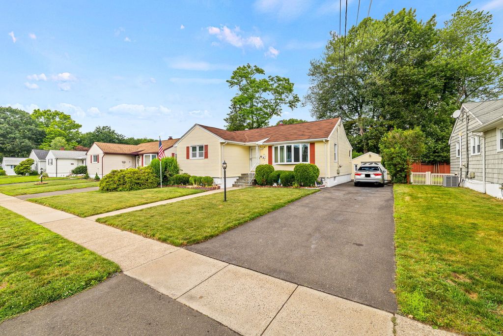 128 Auburn Street, Stratford, CT 06614