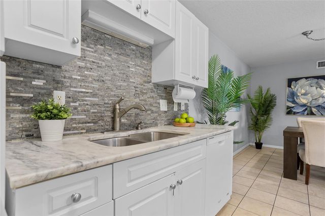 145 N PEARL LAKE CAUSEWAY 106, Altamonte Springs, FL 32714