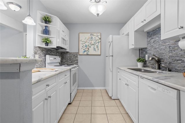 145 N PEARL LAKE CAUSEWAY 106, Altamonte Springs, FL 32714