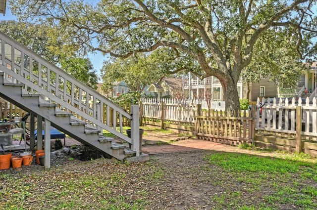 3115 Avenue P 1/2, Galveston, TX 77550