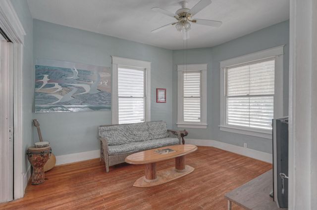 3115 Avenue P 1/2, Galveston, TX 77550