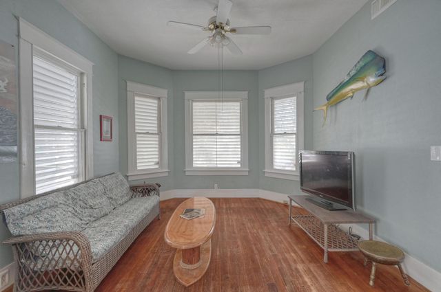 3115 Avenue P 1/2, Galveston, TX 77550