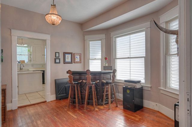 3115 Avenue P 1/2, Galveston, TX 77550