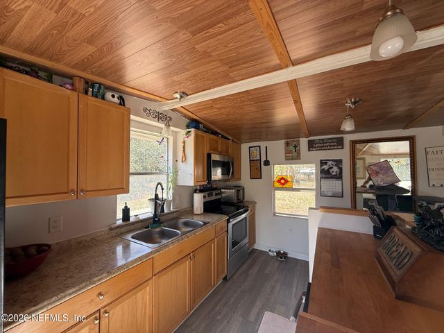 104 CHURCHILL Street, Interlachen, FL 32148