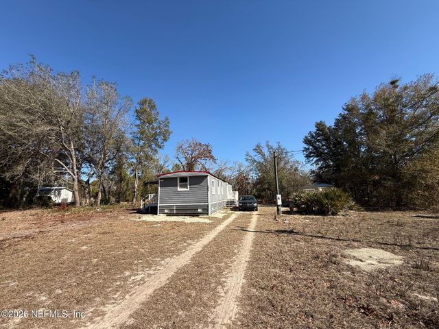 104 CHURCHILL Street, Interlachen, FL 32148