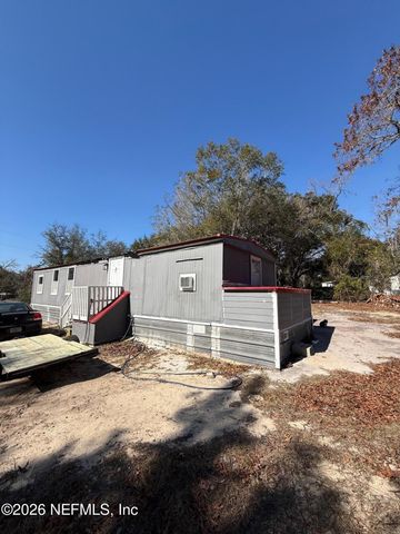 104 CHURCHILL Street, Interlachen, FL 32148