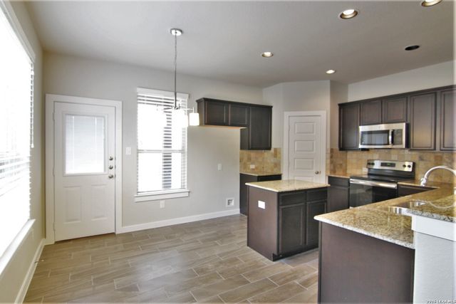 310 CREEKSIDE CURV, New Braunfels, TX 78130