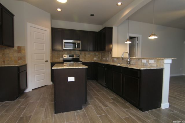 310 CREEKSIDE CURV, New Braunfels, TX 78130