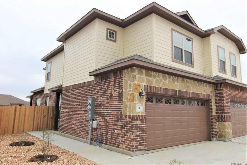 310 CREEKSIDE CURV, New Braunfels, TX 78130