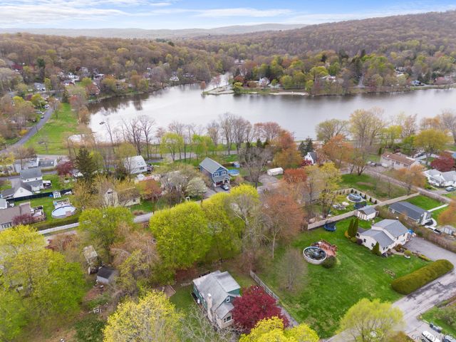 17 Heathcote Road, Carmel, NY 10512