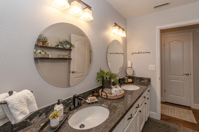 1824 E Lester Avenue, Fresno, CA 93720