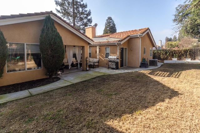 1824 E Lester Avenue, Fresno, CA 93720