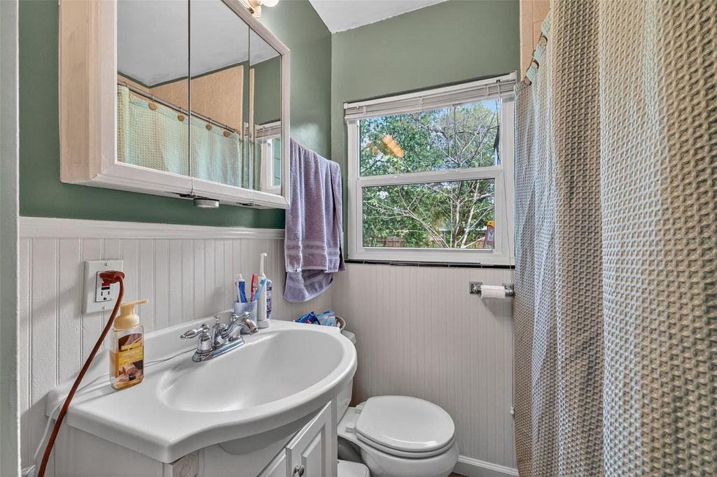 Image 15 of property listing at 306 E HYDRANGIA STREET, Tampa, FL 33612