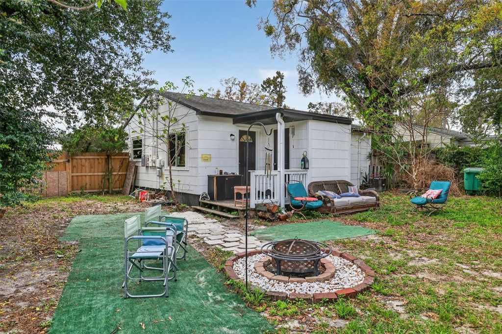 Image 18 of property listing at 306 E HYDRANGIA STREET, Tampa, FL 33612