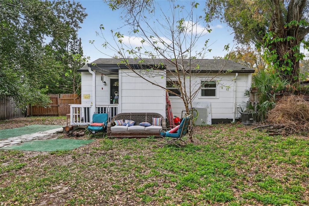 Image 19 of property listing at 306 E HYDRANGIA STREET, Tampa, FL 33612