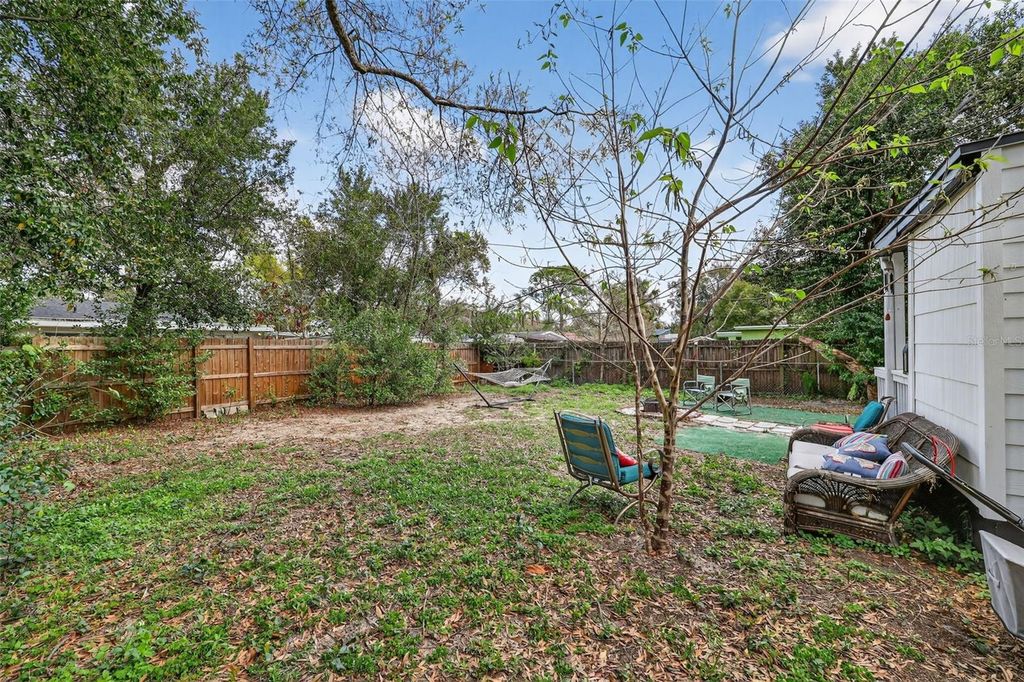 Image 20 of property listing at 306 E HYDRANGIA STREET, Tampa, FL 33612