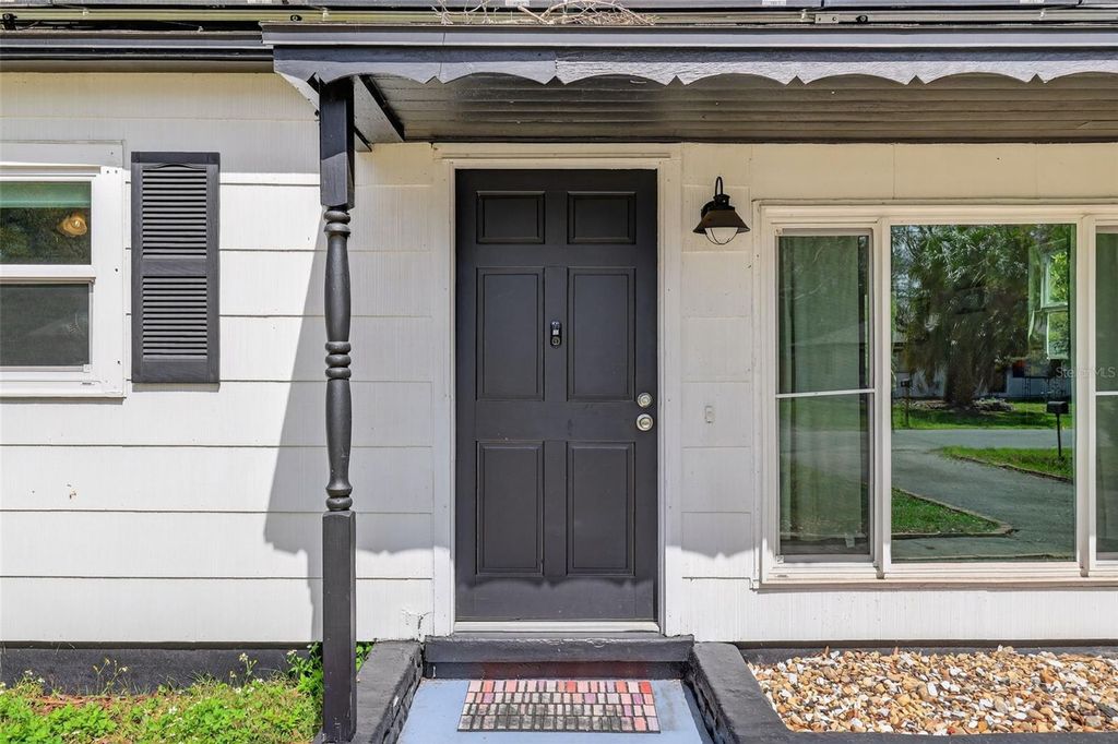 Image 4 of property listing at 306 E HYDRANGIA STREET, Tampa, FL 33612