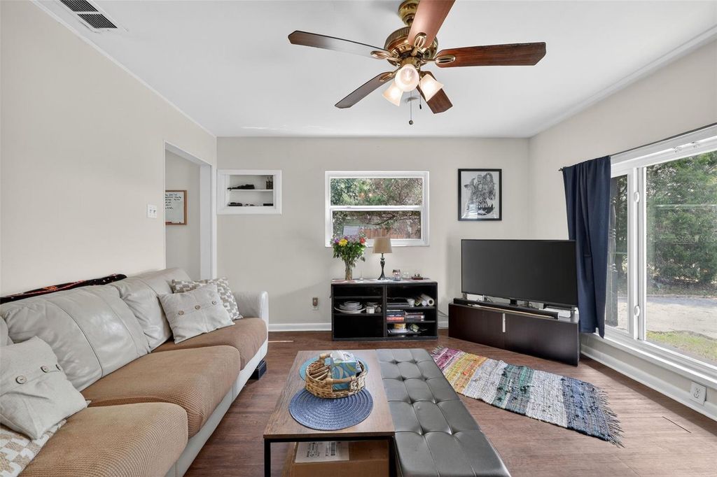 Image 8 of property listing at 306 E HYDRANGIA STREET, Tampa, FL 33612