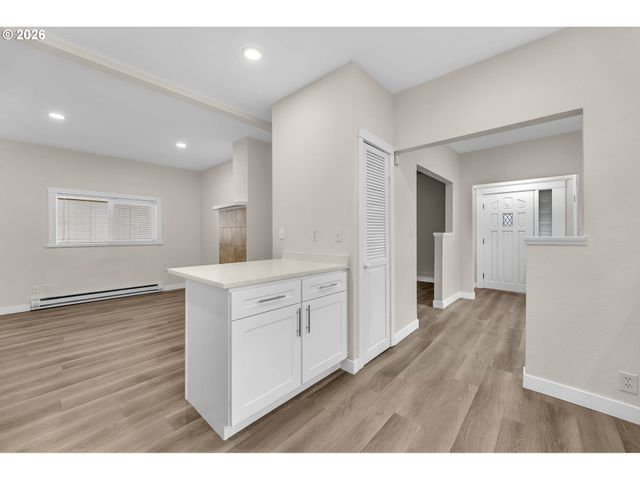 647 Se RUSSELL St, Camas, WA 98607