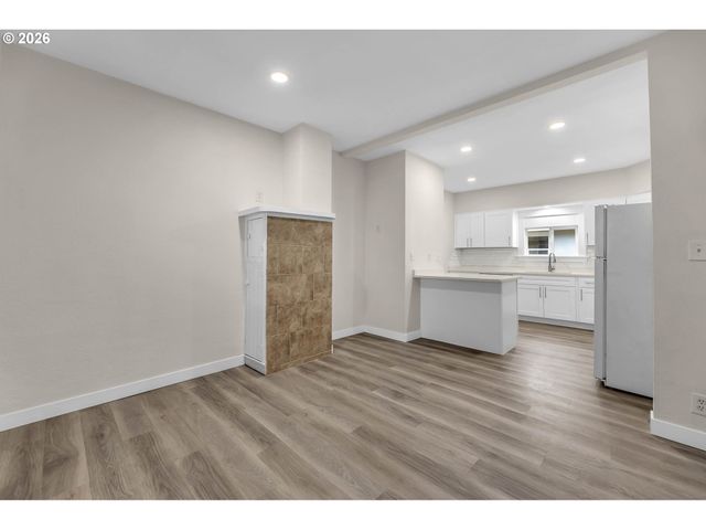 647 Se RUSSELL St, Camas, WA 98607