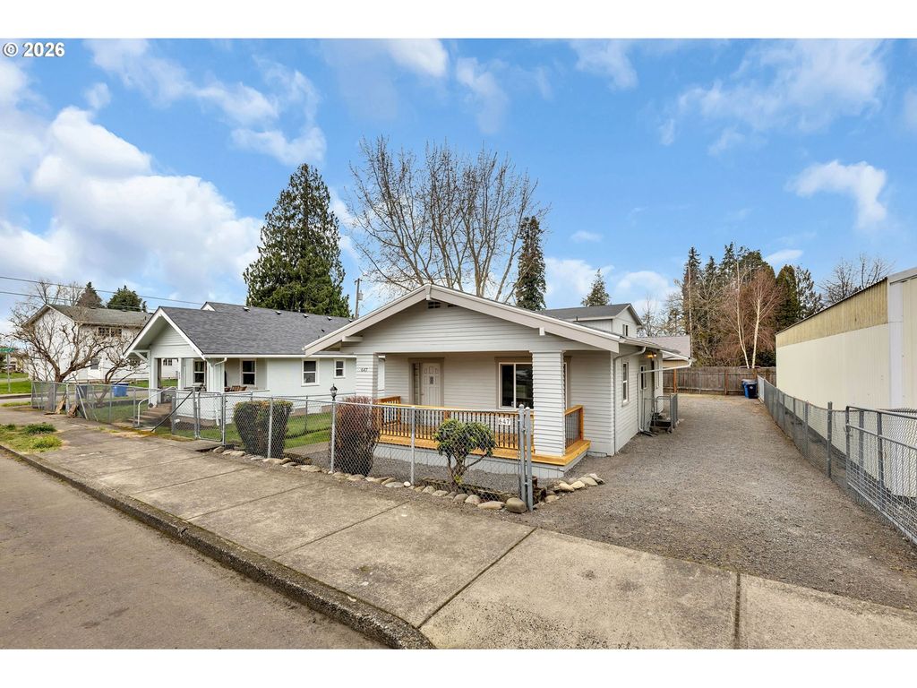 647 Se RUSSELL St, Camas, WA 98607