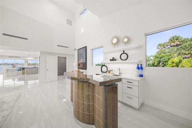 1400 SIESTA DRIVE, Sarasota, FL 34239